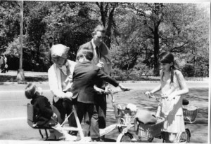 Lillian Ross and J.D. Salinger in Central Park in the late ’60s with Erik Ross, Matthew Salinger and Peggy Salinger. Courtesy of Lillian Ross